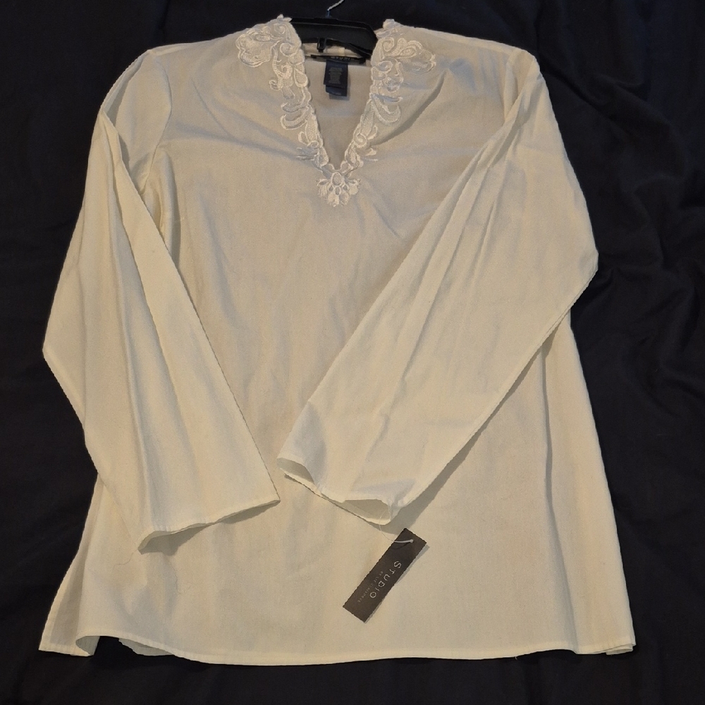Liz Claiborne Cream Ruffled Long Sleeve Blouse